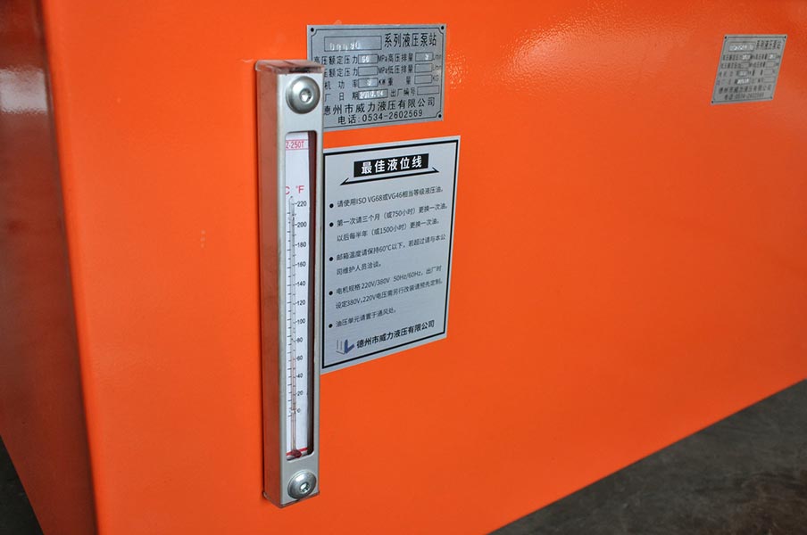 油箱液位計，可顯示溫度與儲油量